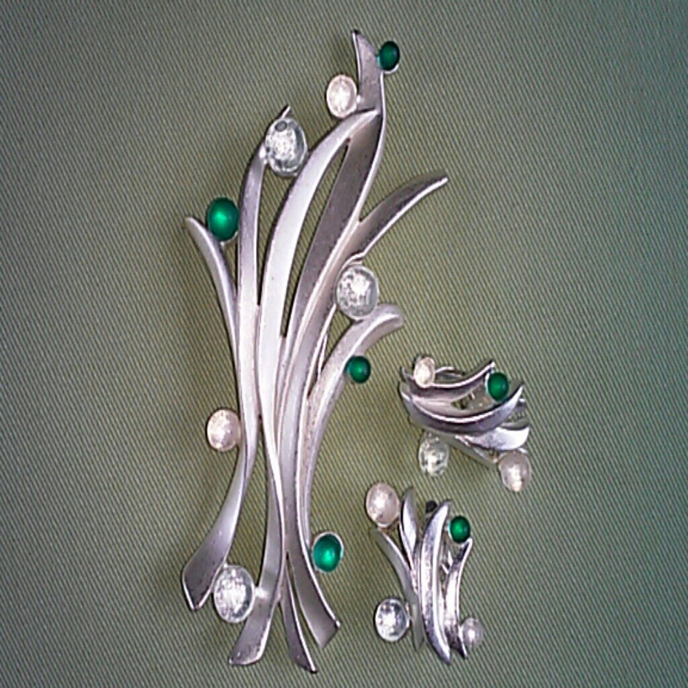 NWOT, Vintage, mini parure, brooch & earring set.